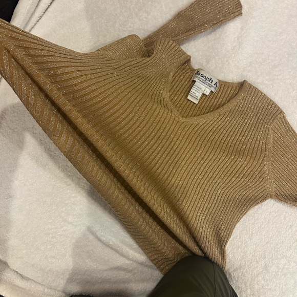 Joseph A Banks Gold V-Neck Women's Sweater in excellent condition - Picture 8 of 11